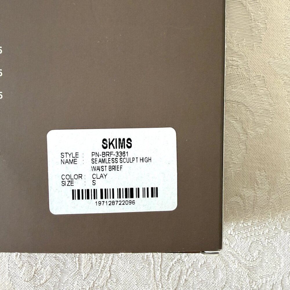 New SKIMS Seamless Sculp High waist brief w/box - Small - Picture 4 of 6